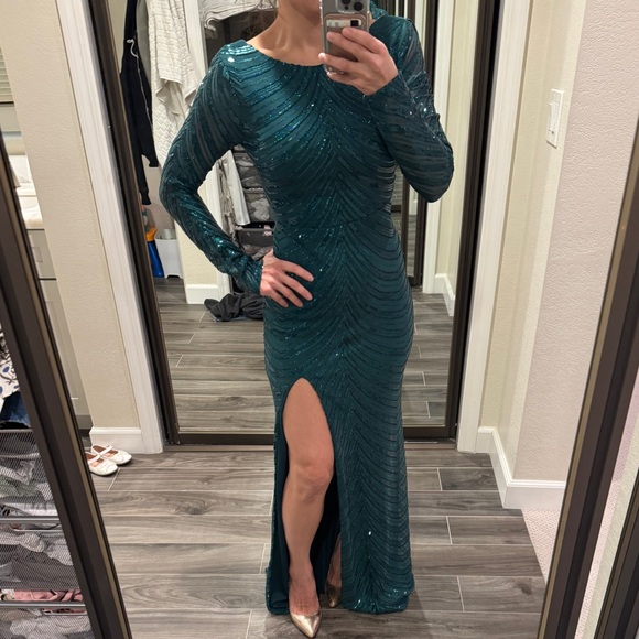 Gorgeous Holiday Gown - Picture 4 of 7